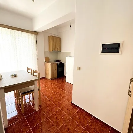 Garden Apt-3