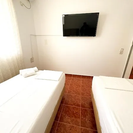 Garden Apt-3 * Saranda